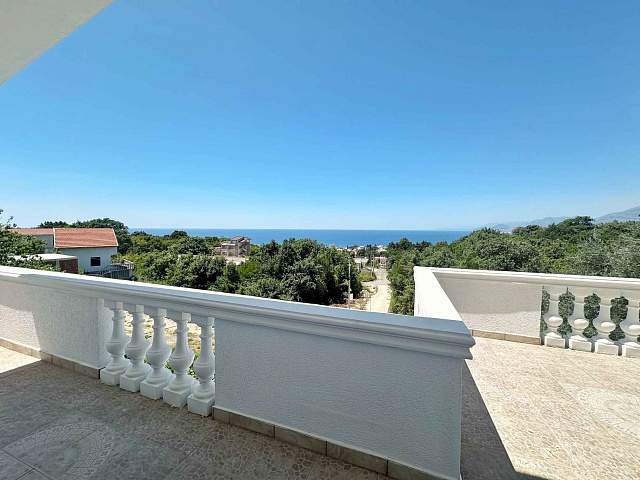 Sea view house with Swimming pool in Utjeha — photo 26